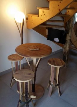 mange debout et tabouret pour l'apéritif